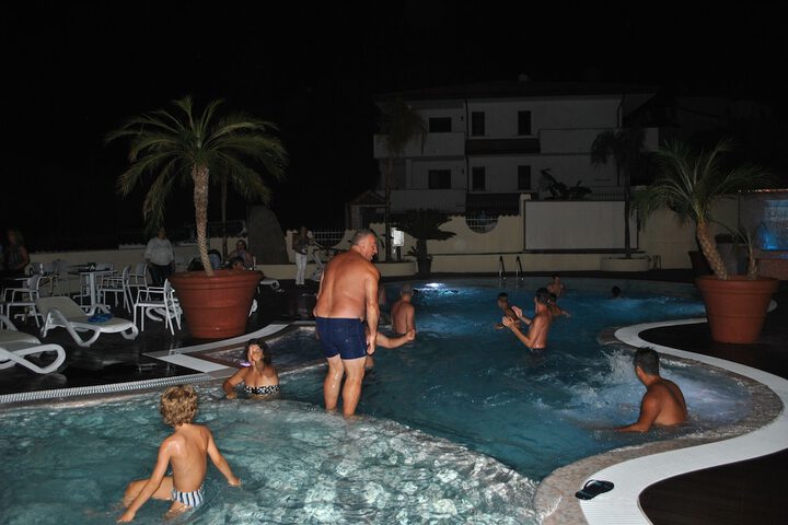Pool 24 of 42