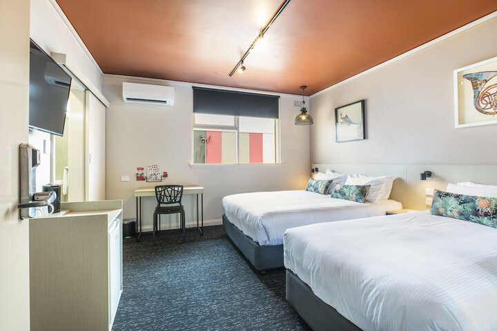 Room 10 of 34