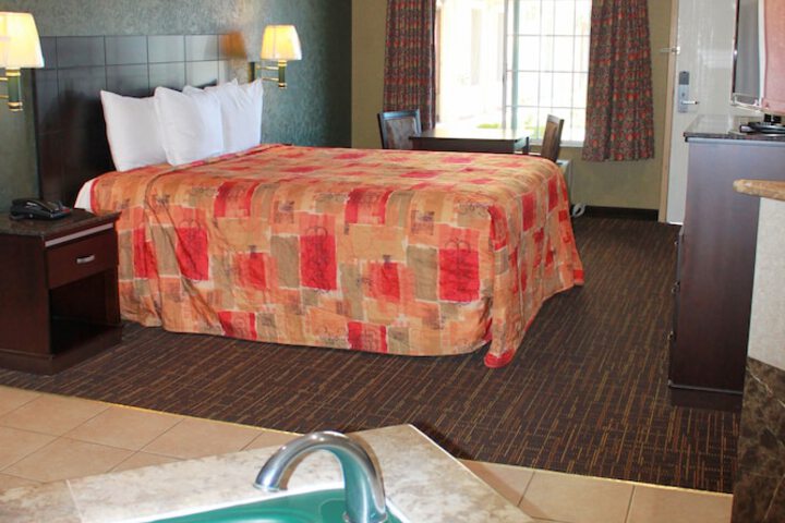1 King Bed (8 of 21)