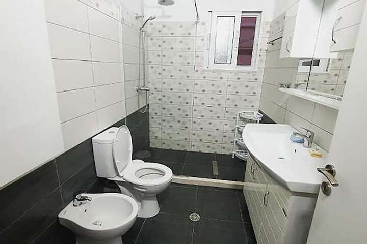 Room 8 of 120