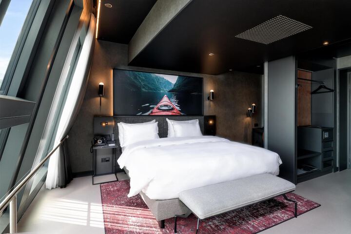 Room 8 of 39