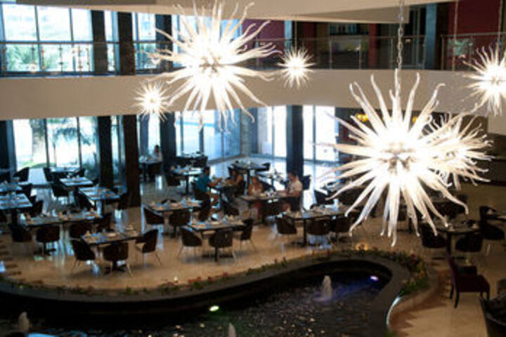 Dining 16 of 17