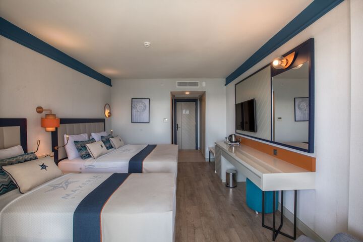 Room 13 of 103