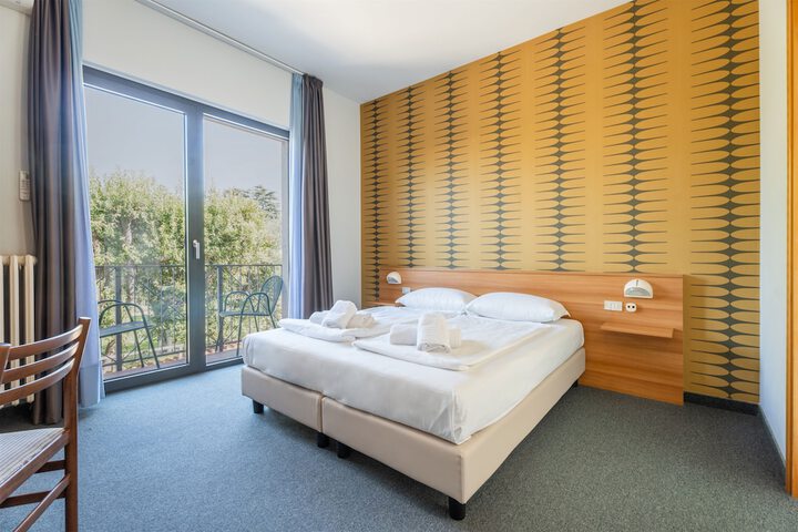 Room 47 of 104