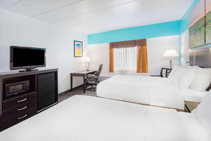 2 Double Beds (5 of 16)