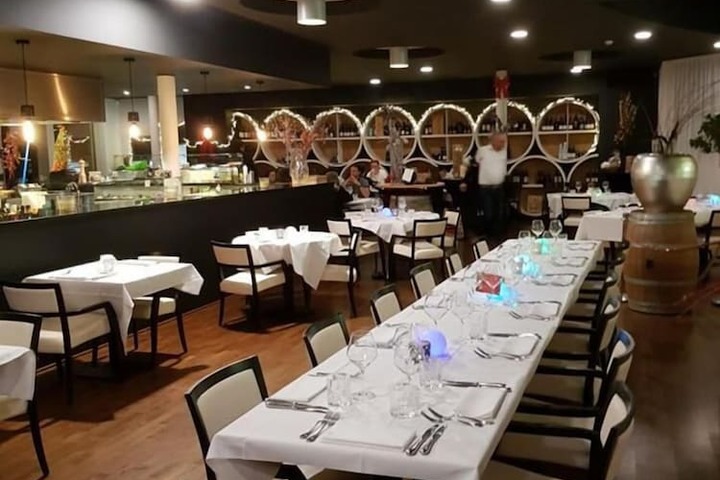 Dining 21 of 44
