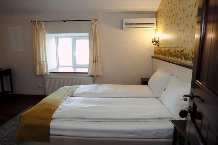 Room 15 of 44