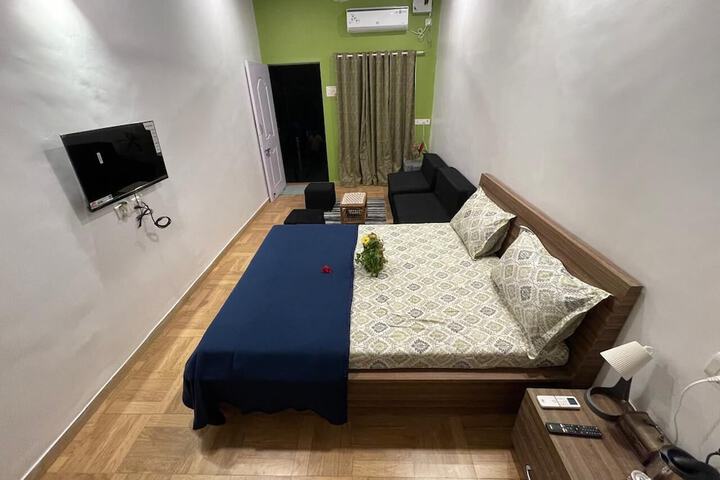 Room 2 of 7