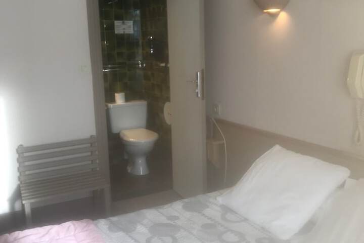 Room 11 of 48