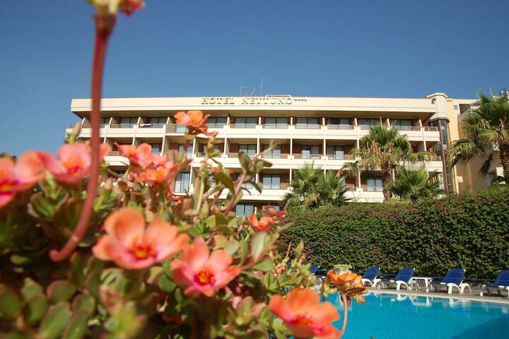 Hotel 72 of 76