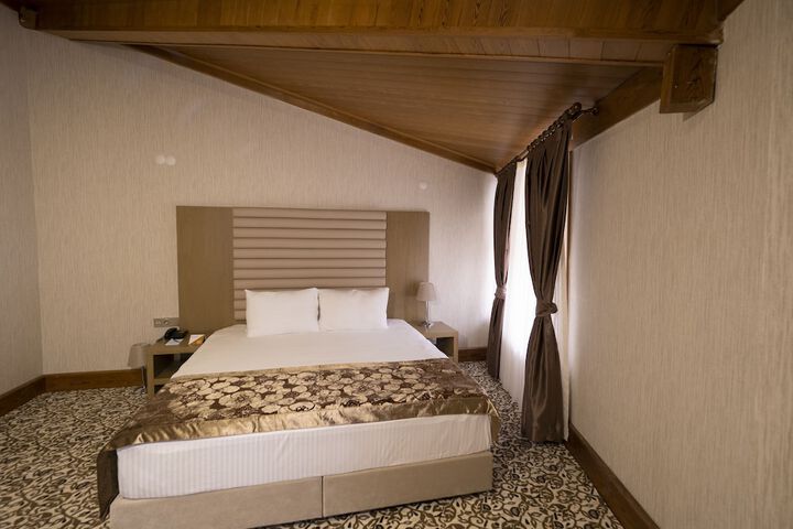 Room 14 of 34