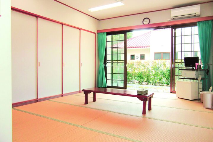Room 7 of 93
