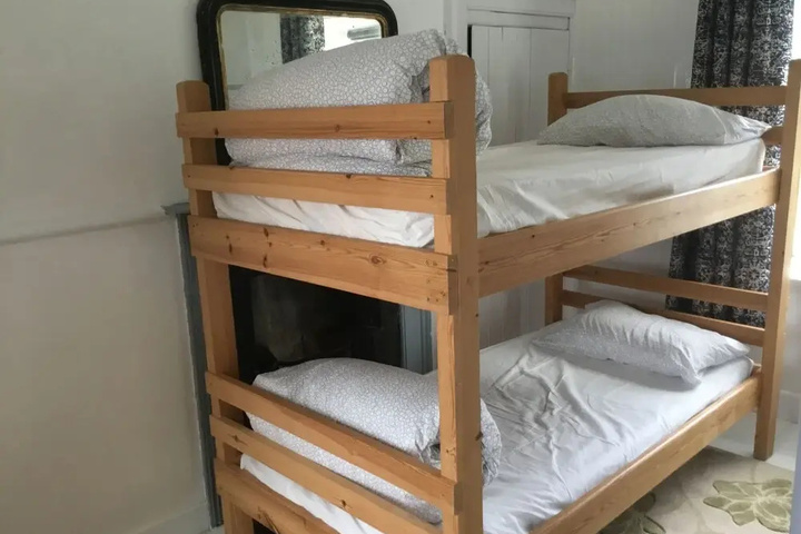 Room 6 of 14