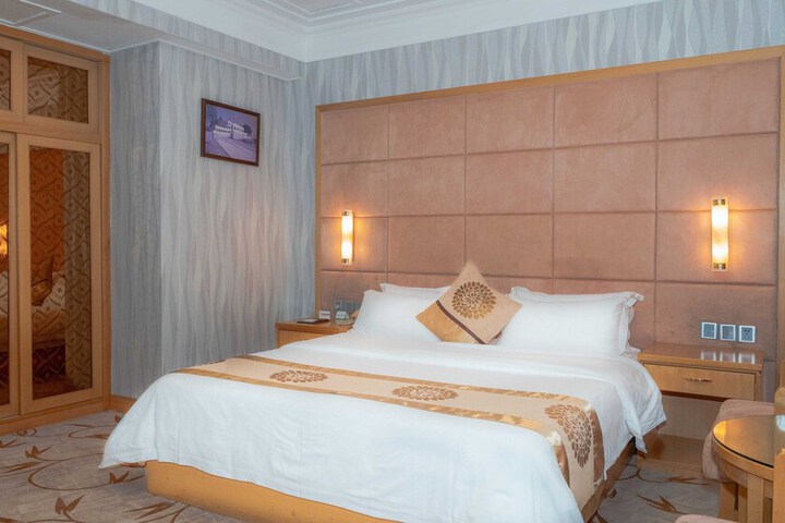 Room 17 of 40