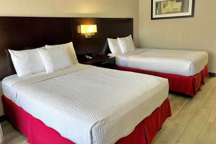 1 King Bed (2 of 12)