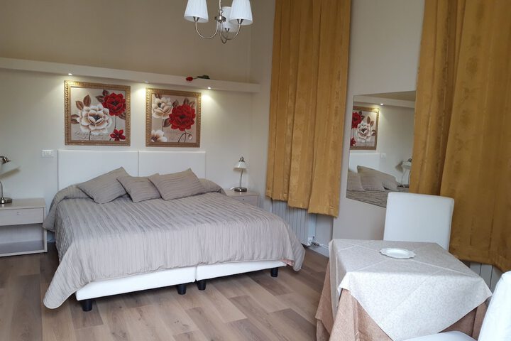 Room 20 of 103