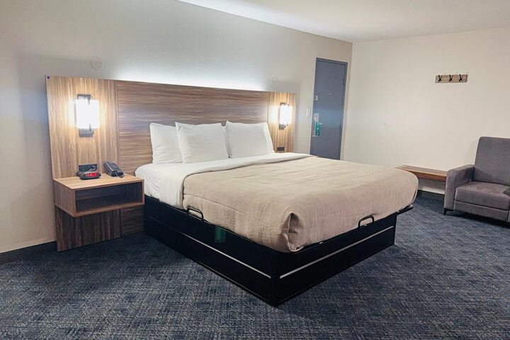 Room 10 of 38