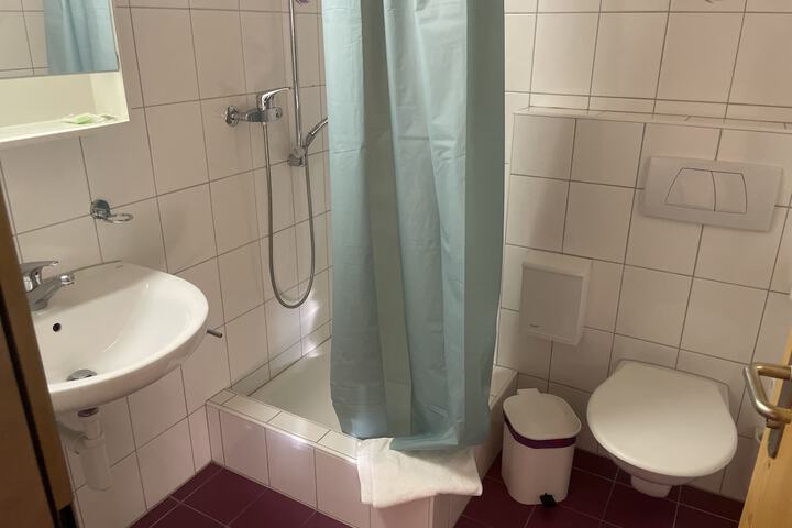 Room 9 of 12