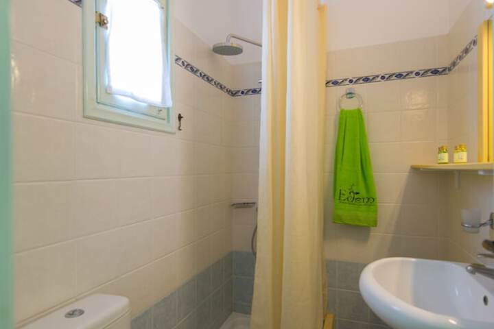 Room 145 of 195