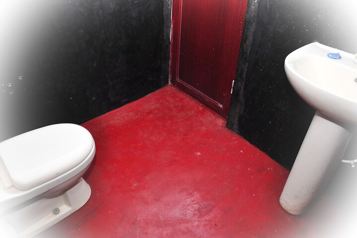 Room 9 of 11