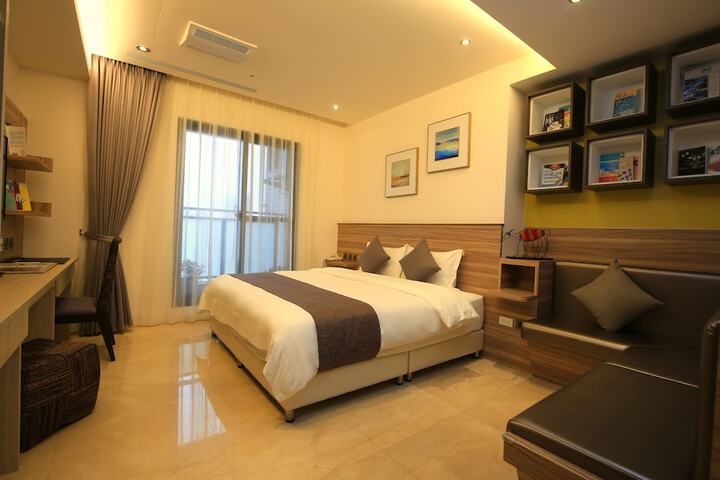 Room 11 of 102