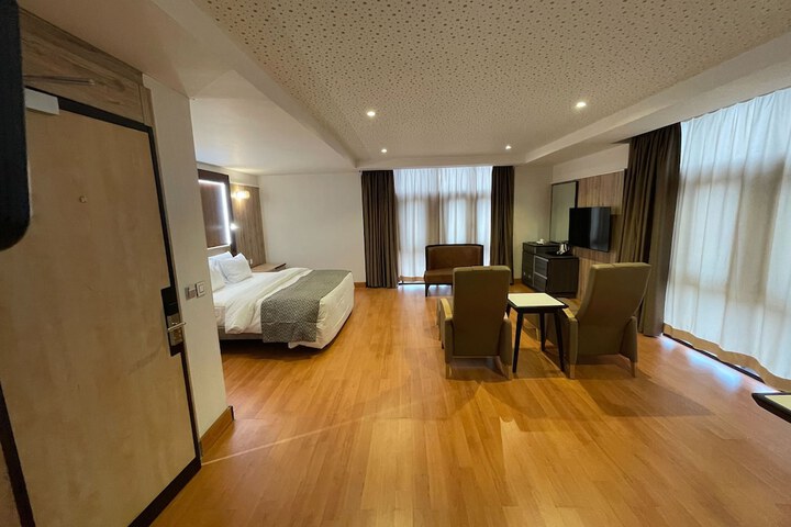 Room 11 of 35