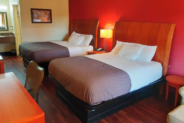 2 Queen Beds (7 of 7)