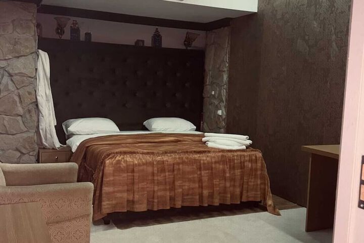 Room 2 of 17
