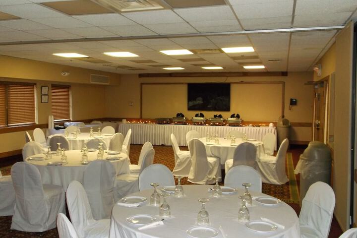 Ballroom/Hall 20 of 23