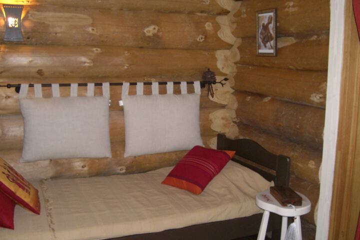Room 10 of 18