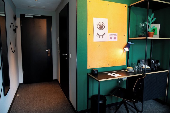 Room 19 of 90