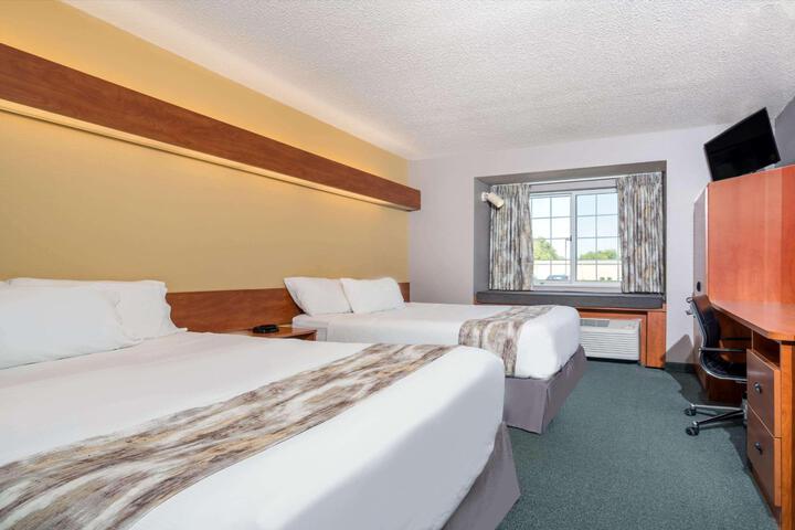 1 Queen Bed Accessible Room (11 of 26)