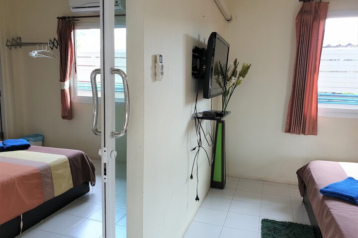Room 5 of 38