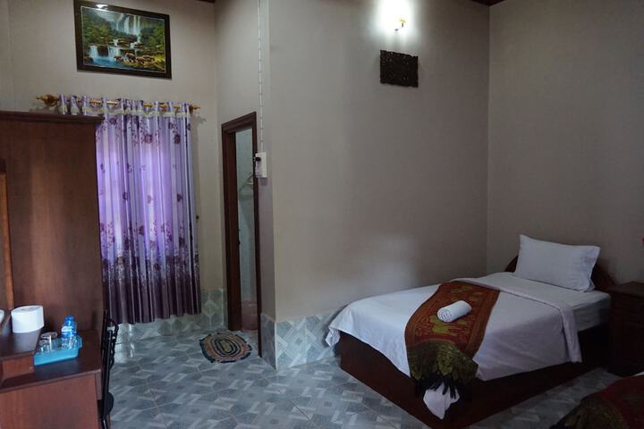 Room 3 of 23