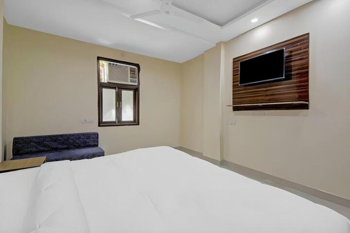 Hotel O Dg Dwarka Mor Near Dwarka Mor Metro Station