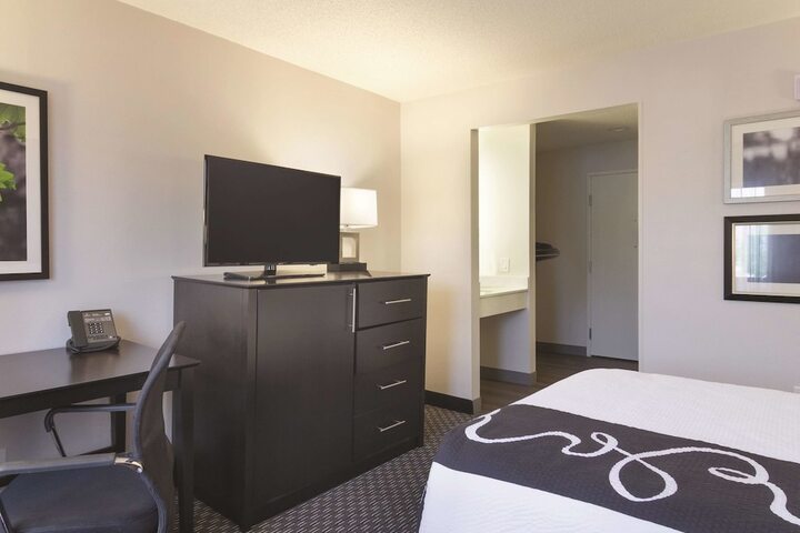 Deluxe 2 Double Beds (3 of 14)