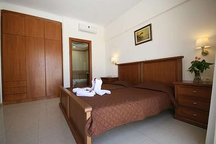 Room 13 of 78