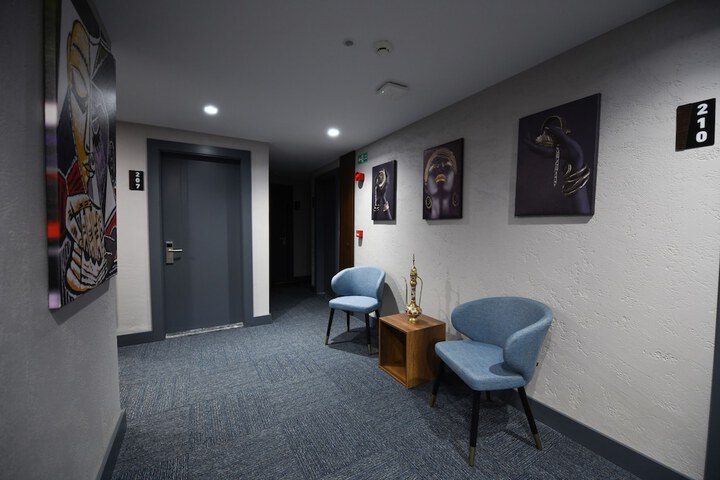 Ballroom/Hall 16 of 17