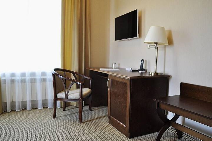 Room 32 of 46