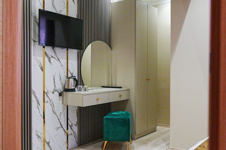 Room 30 of 65