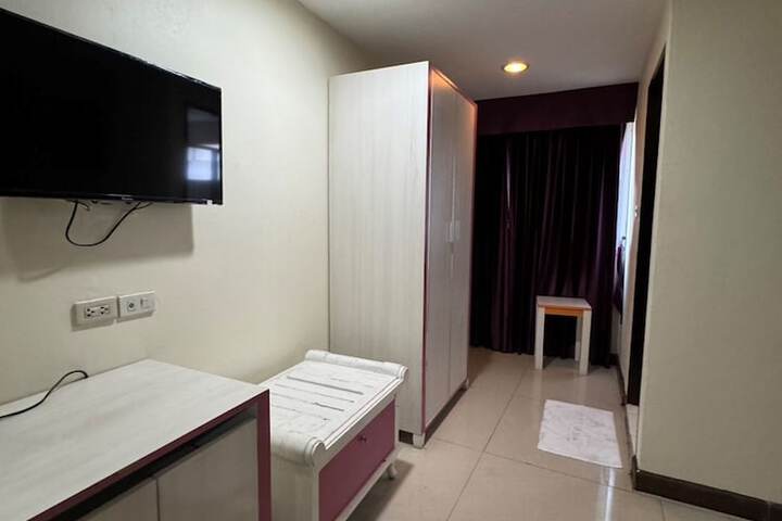 Room 11 of 27