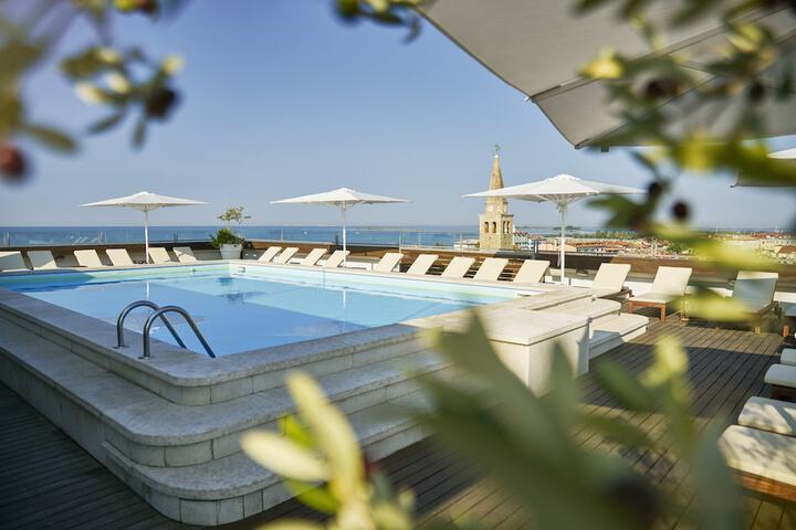 Hotel with Pool