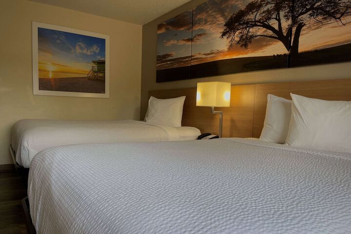 1 Queen Bed (7 of 23)