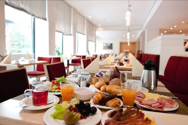 Breakfast/Coffee Service 24 of 38