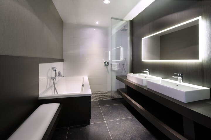 Room 10 of 46