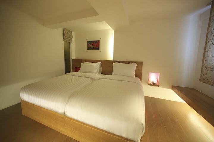 Room 21 of 34