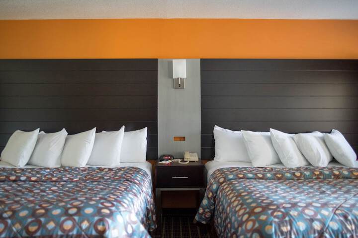 2 Queen Beds (18 of 21)