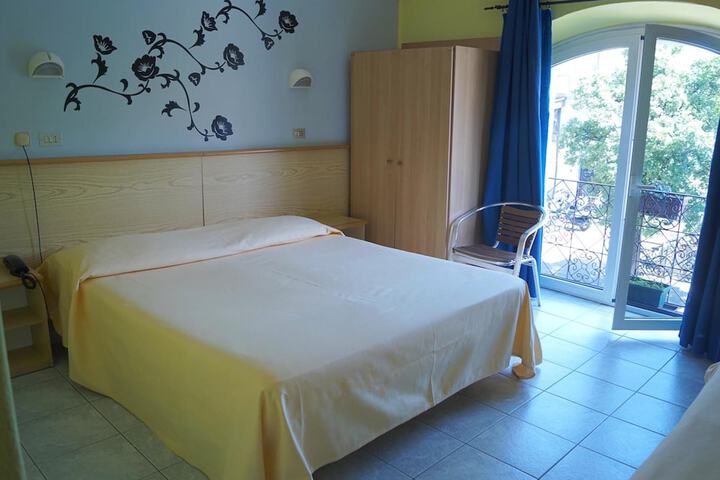 Room 18 of 40