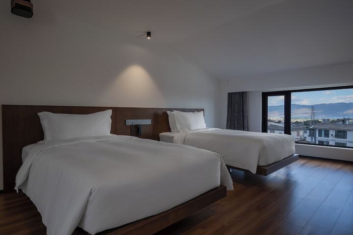 Room 16 of 86