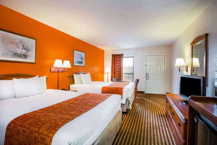 2 Queen Beds Mobility Accessible (2 of 6)